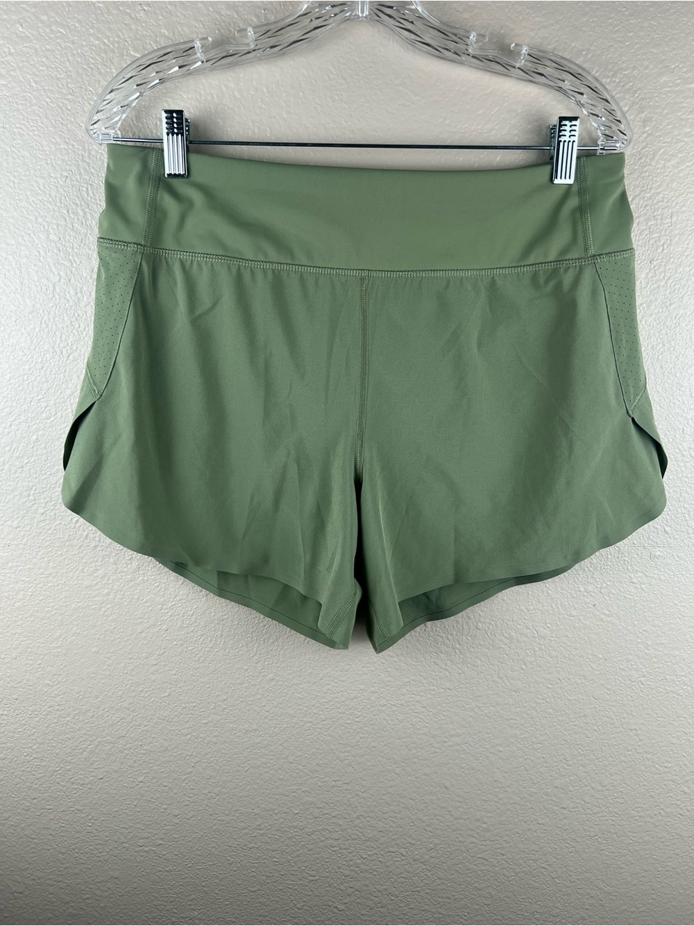 Athleta Run With It 4.5” Shorts Medium Sage Green - Picture 2 of 7